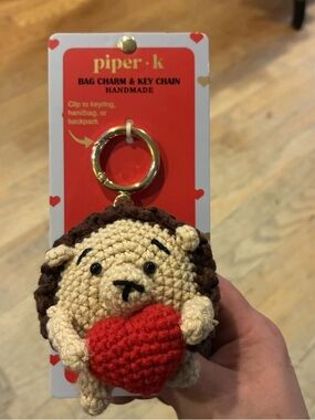 Piper k Handmade Crochet Hedgehog Holding A Heart Bag Charm & Key Chain NWT